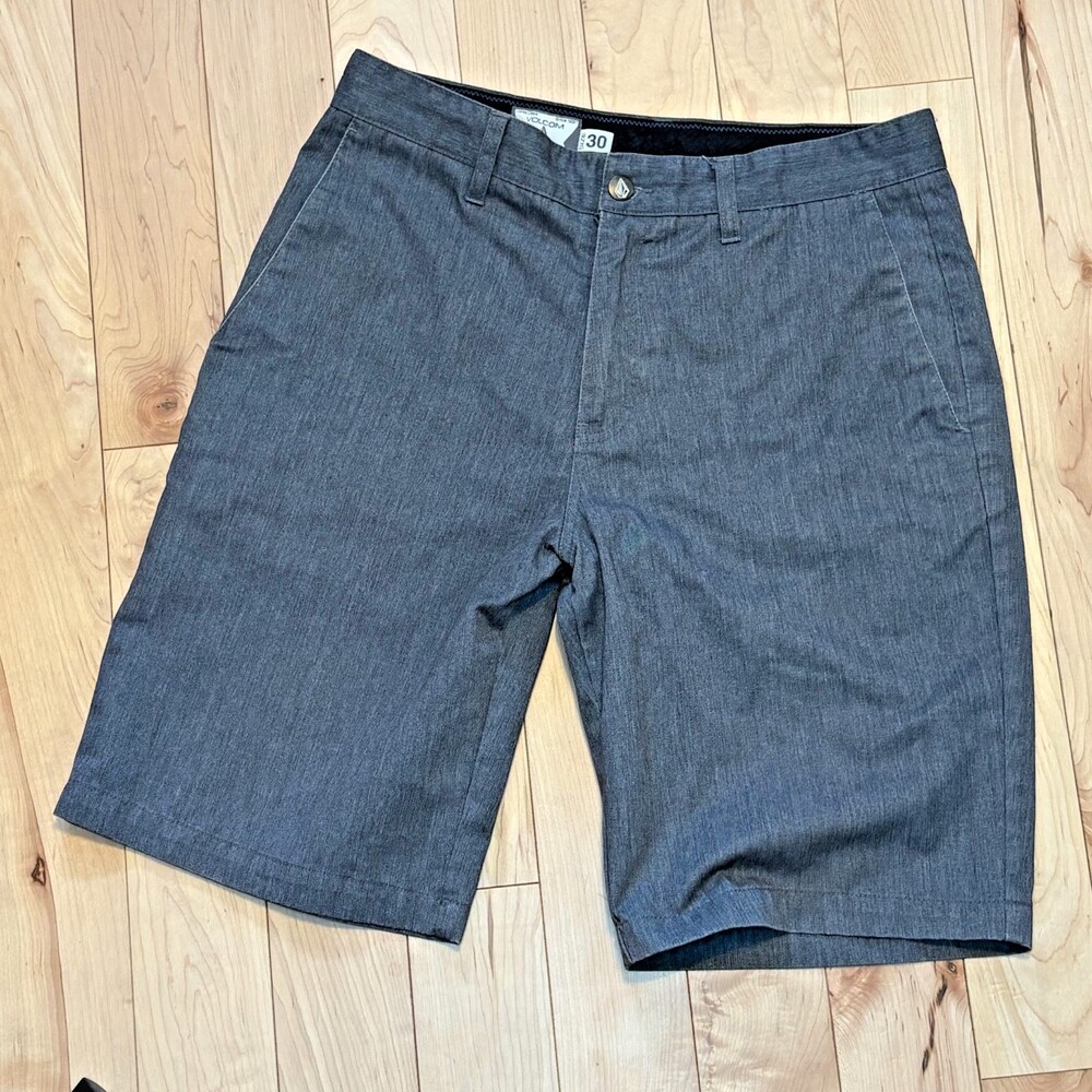 Volcom Mens Shorts Gray Chino Flat Front Pockets Zip Button Solid Cotton 30